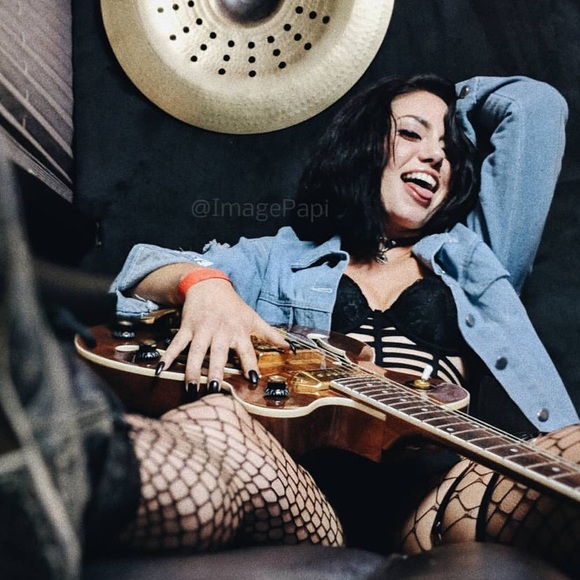 Meet your Posher, Kandii - Picture 3 of 6